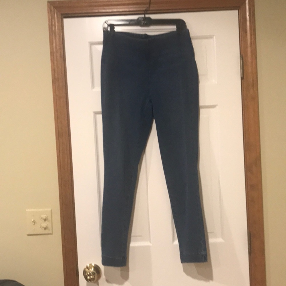 Four Way Stretch Pull-on High Waist Jeans. Size M
